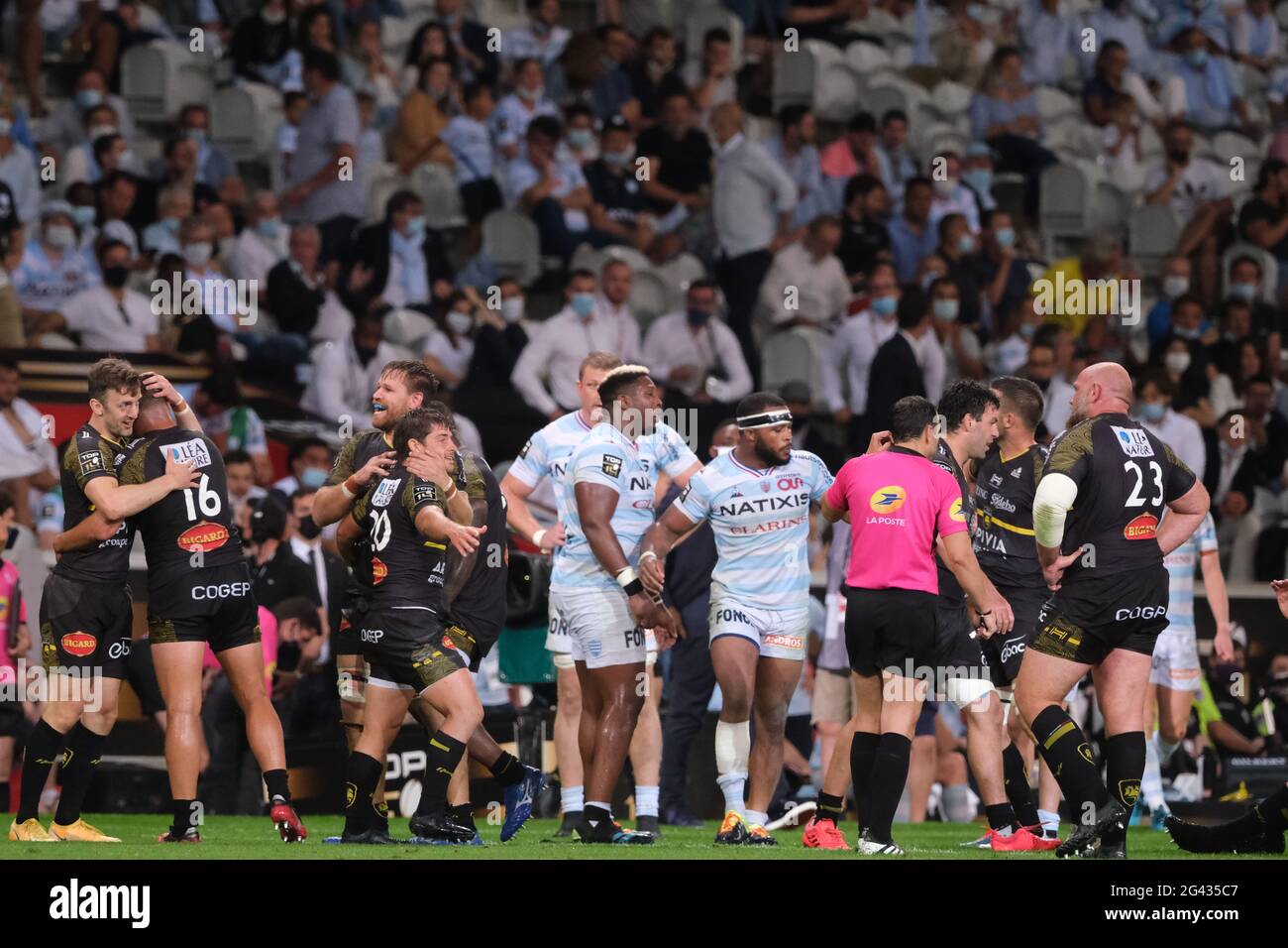 Villeneuve d Ascq, Nord, Frankreich. Juni 2021. Freude am Spieler von Stade Rochelais nach seinem Sieg im Halbfinale der französischen Rugby-Meisterschaft Top 14 zwischen Racing 92 und Stade Rochelais im Pierre Mauroy Stadion in Villeneuve-d'Ascq - Frankreich.La Rochelle gewann 19:6 und qualifiziert sich für das Finale der französischen Rugby-Meisterschaft. Quelle: Pierre Stevenin/ZUMA Wire/Alamy Live News Stockfoto