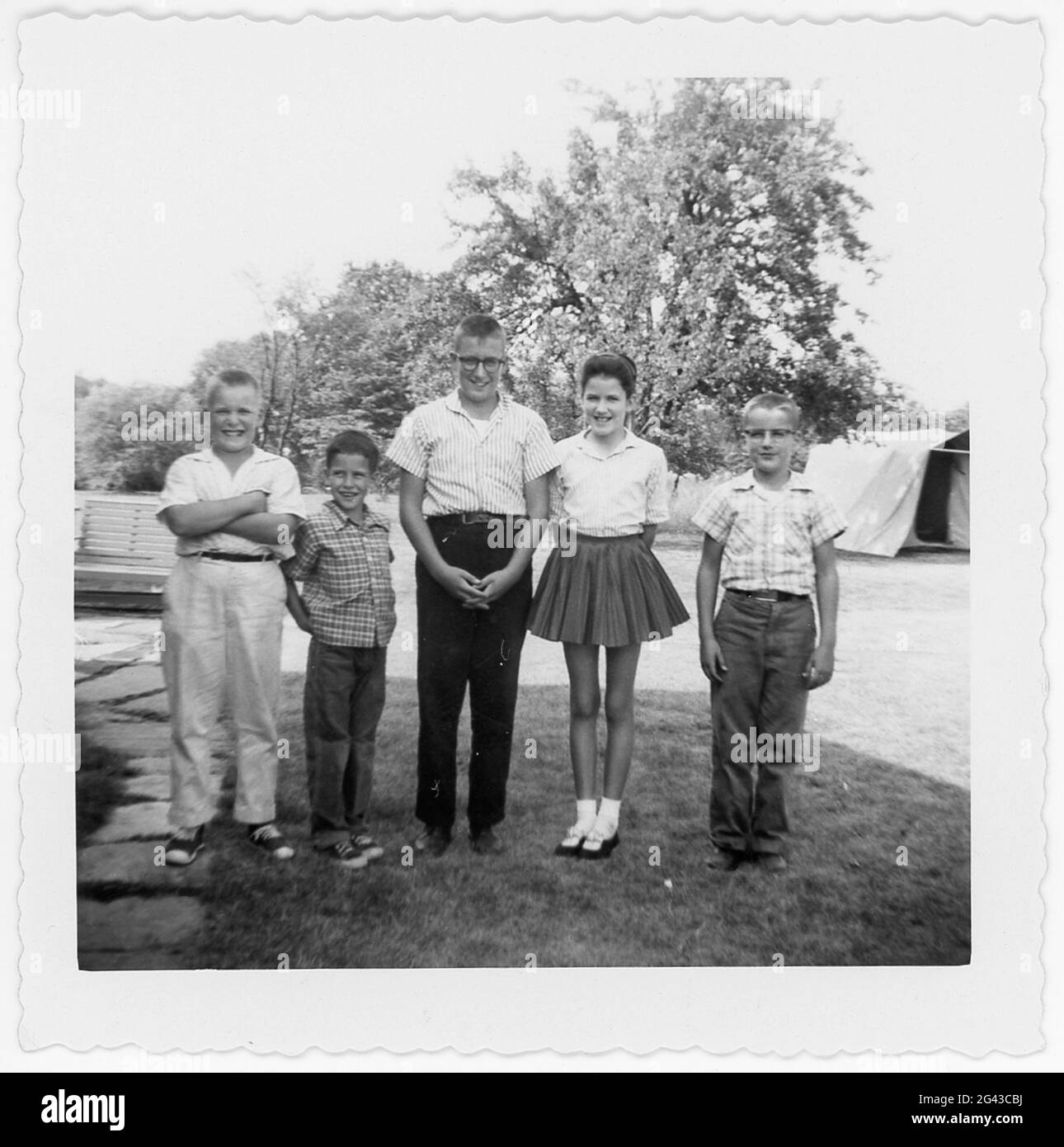 Fünf Cousins posieren für einen Schnappschuss, USA, 1959 Stockfoto