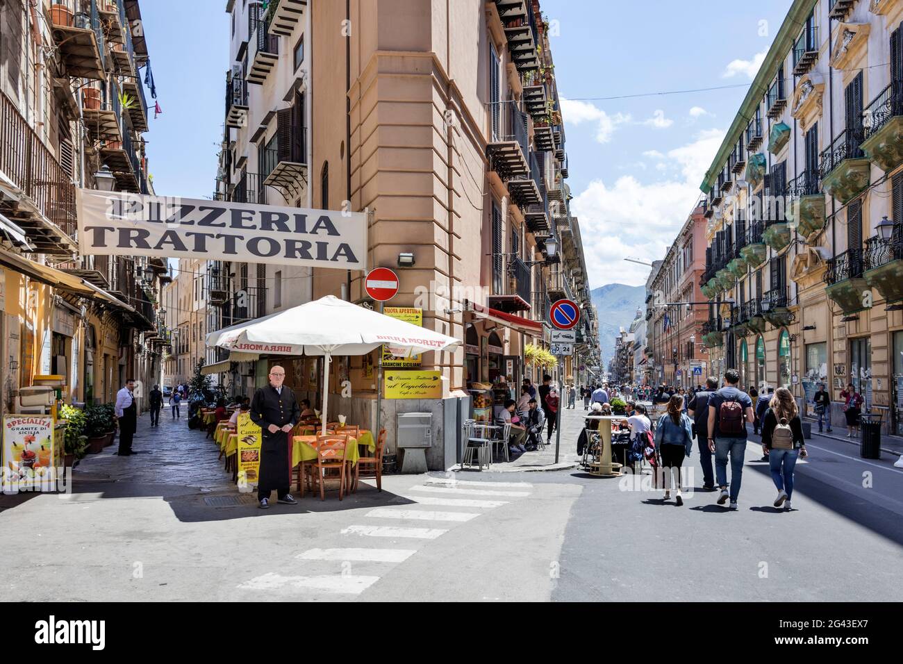 Fußgängerzone im Stadtzentrum, Altstadt von Palermo, Sizilien, Italien Stockfoto