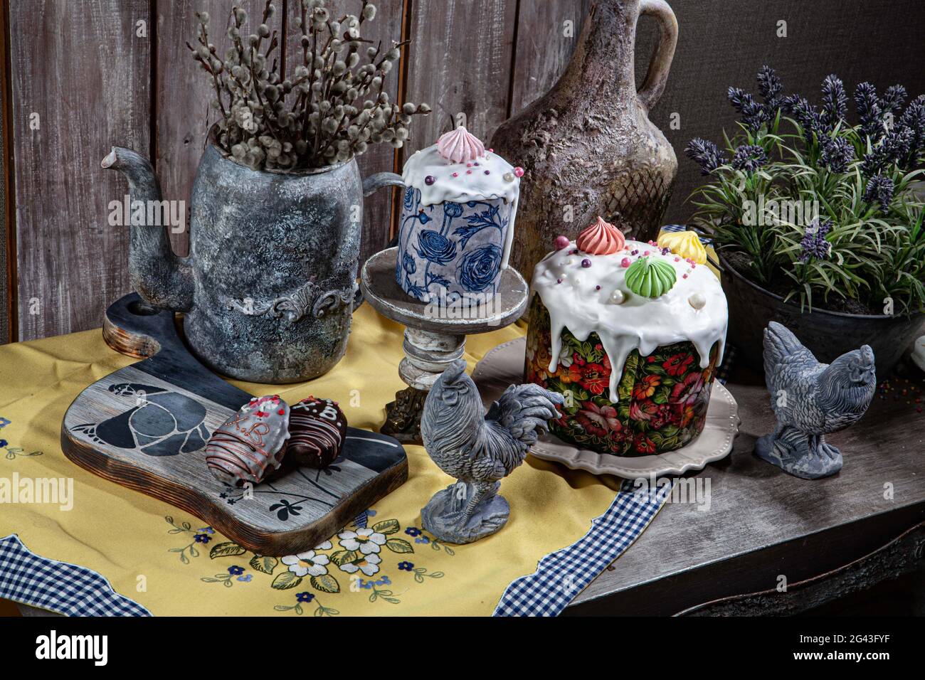 Stillleben Mit Osterkuchen Stockfoto