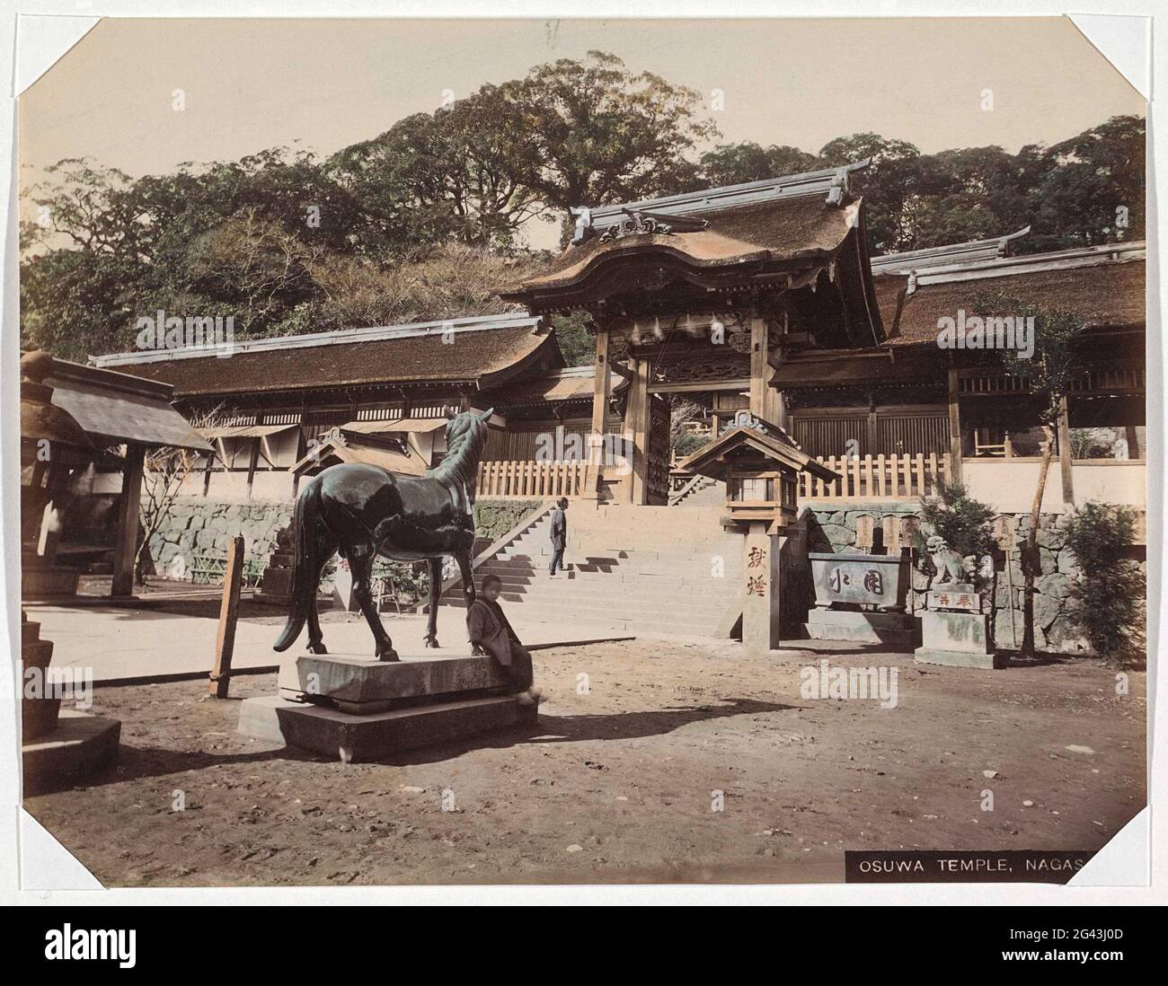Osuwa-Tempel mit heiligem Bronzepferd in Nagasaki; Osuwa-Tempel, Nagasaki. Teil des Albums mit 69 Fotos einer Reise durch Japan. Stockfoto