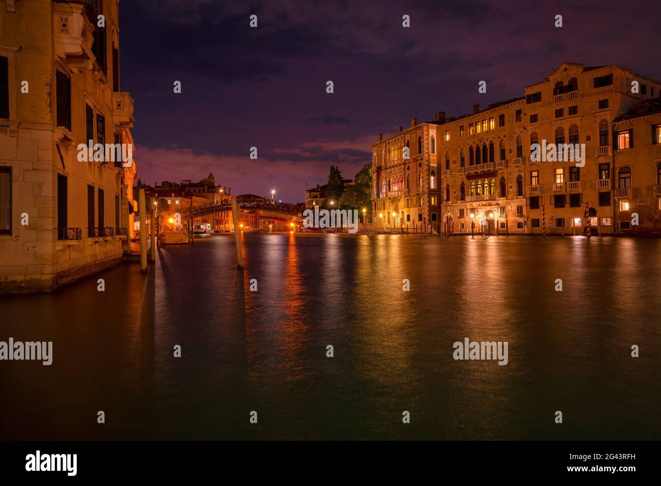 Nächtliche Ansicht der Ponte dell'Accademia in Venedig Nocturnal, Venedig, Italien, Europa Stockfoto