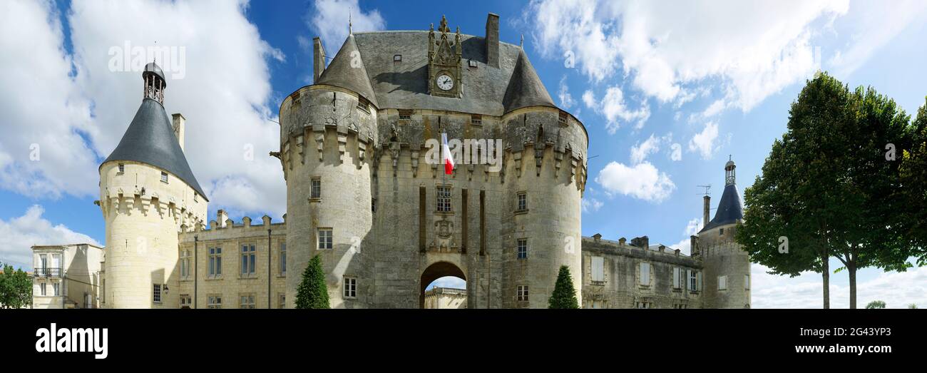 Außenansicht von Chateau de Jonzac, Jonzac, Charente-Maritime, Frankreich Stockfoto