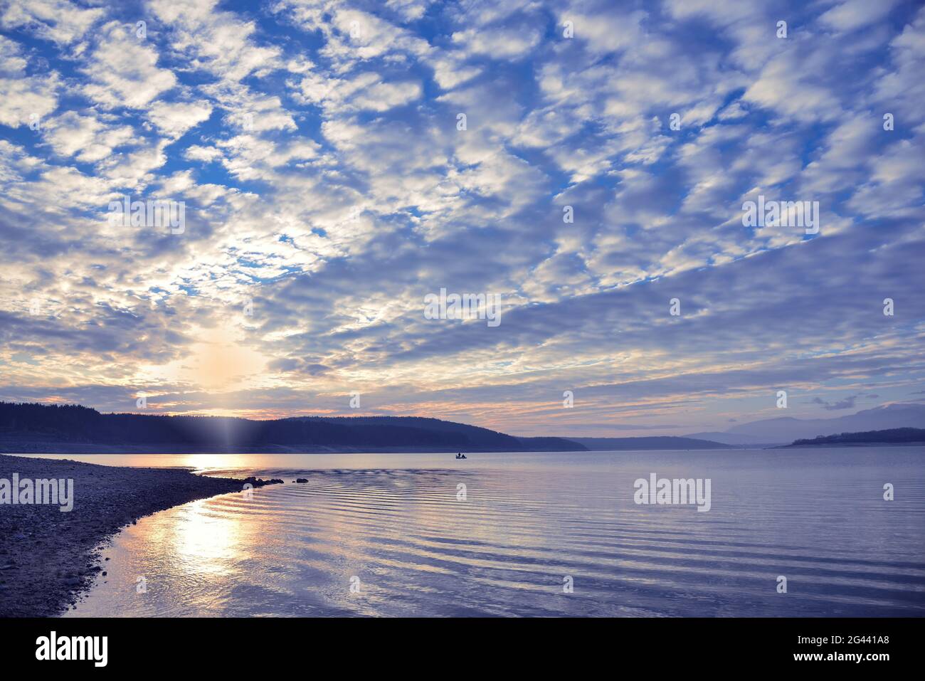 Schöne Natur Hintergrund.Erstaunlich Bunte Wolken.Wasser Reflexionen.Magie Künstlerische Tapete. Stockfoto