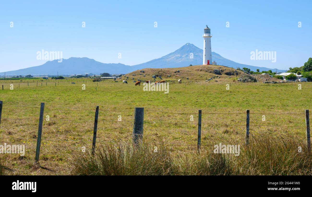 Leuchtturm am Cape Egmont, der Nordinsel Neuseelands Stockfoto