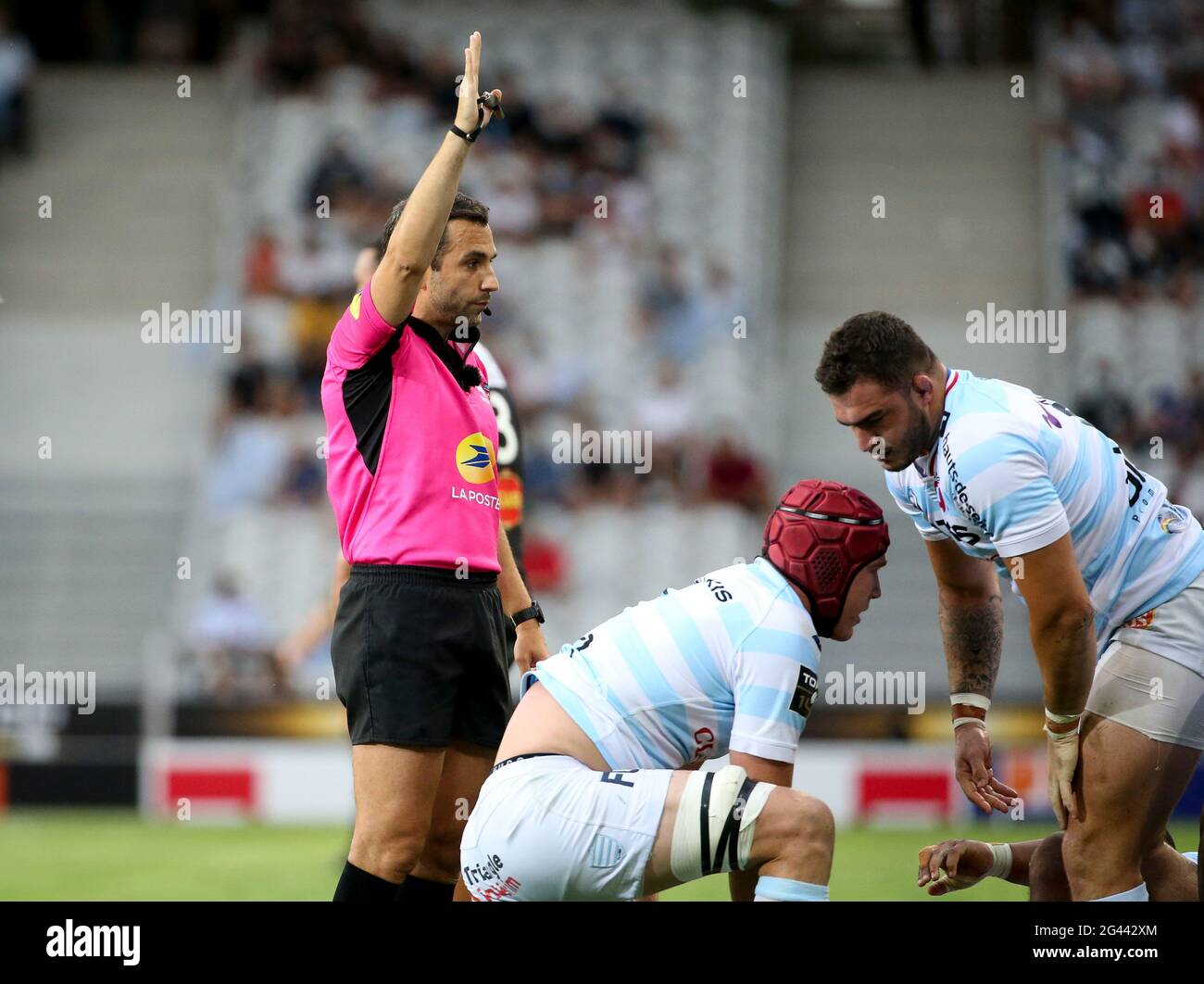 Lille, Frankreich. Juni 2021. Schiedsrichter Mathieu Raynal während des Halbfinalspiels der französischen Meisterschaft unter den Top 14 der Rugby Union zwischen Stade Rochelais (La Rochelle) und Racing 92 am 18. Juni 2021 im Stade Pierre Mauroy in Villeneuve-d'Ascq bei Lille, Frankreich - Foto Jean Catuffe / DPPI Credit: DPPI Media/Alamy Live News Stockfoto