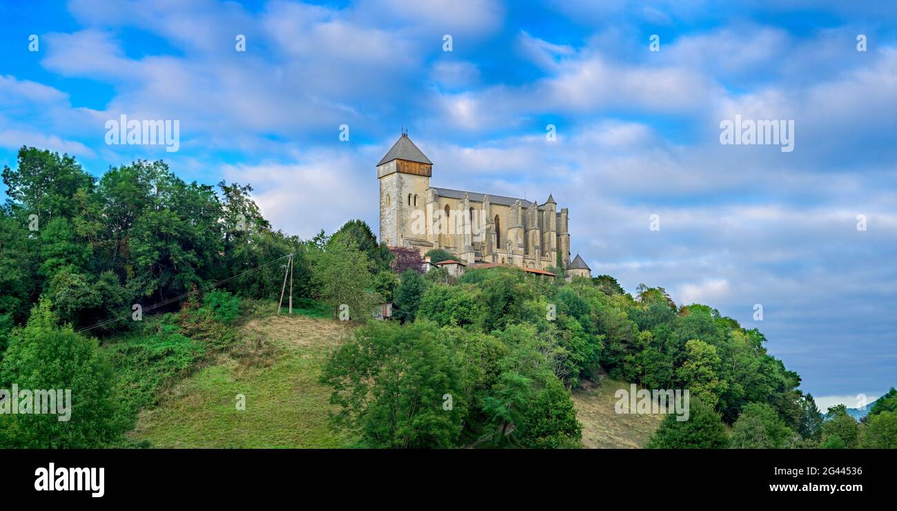 Kathedrale Notre Dame auf einem Hügel, Saint Bertrand de Comminges, Haute-Garonne, Oskitanie, Frankreich Stockfoto