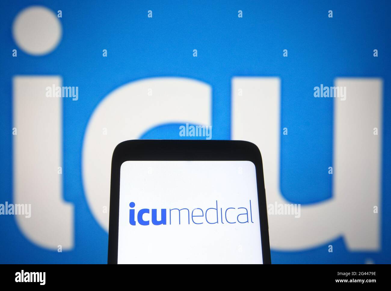 Ukraine. Juni 2021. In dieser Abbildung ist das Logo von ICU Medical auf einem Smartphone-Bildschirm und im Hintergrund zu sehen. (Foto von Pavlo Gonchar/SOPA Images/Sipa USA) Quelle: SIPA USA/Alamy Live News Stockfoto