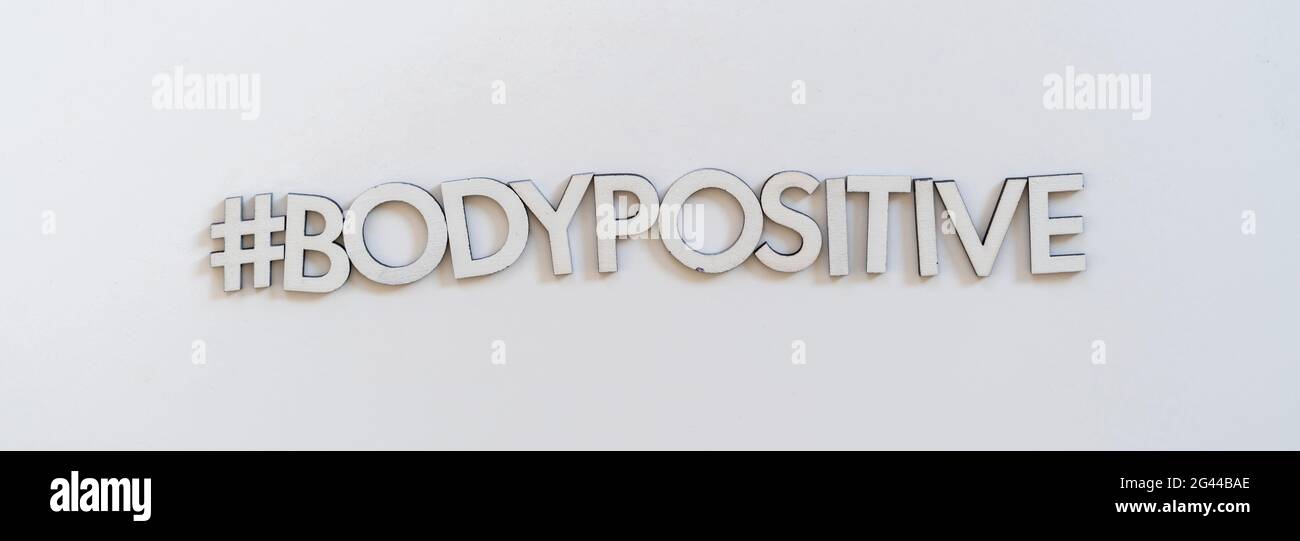 Body positive Wort Hashtag, Ausschnitt Buchstaben, abstrakte Symbol trendy Konzept Stockfoto