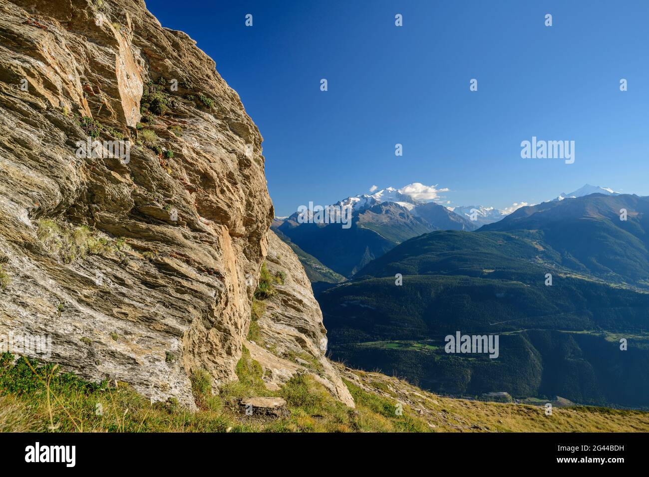 Blick über das Rhonetal zu den Walliser Alpen mit Dom, von der Wiwannihütte, Berner Alpen, Wallis, Schweiz Stockfoto