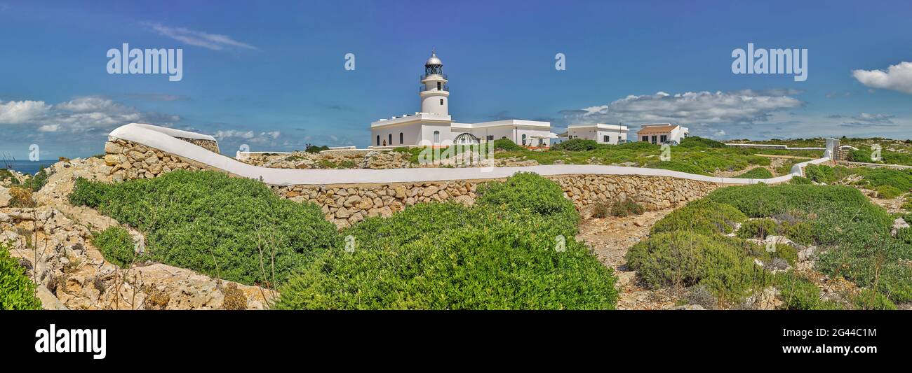 Landschaft mit Blick auf den Leuchtturm von Cavalleria, Menorca, Spanien Stockfoto