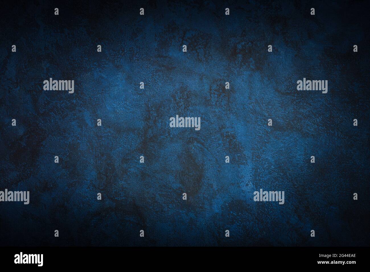 Abstrakter dunkelblauer Hintergrund. Grobe Textur mit Copyspace Stockfoto