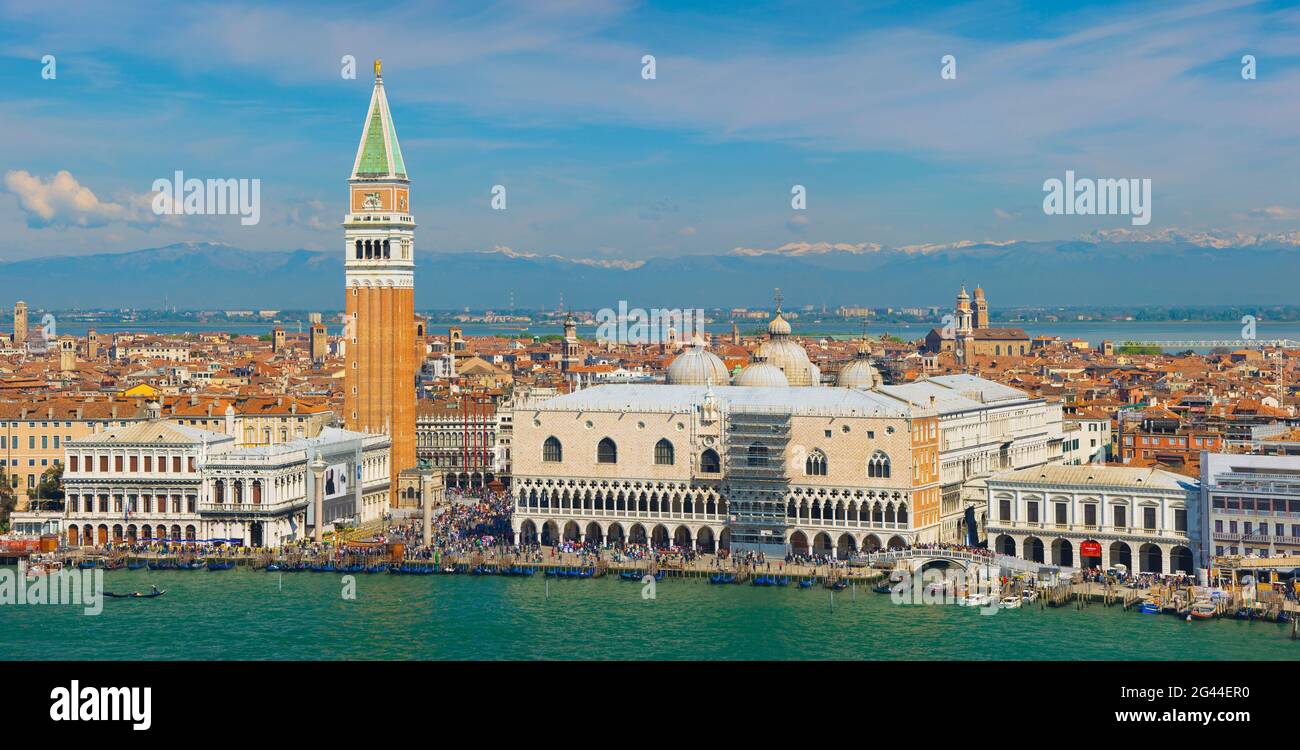 Luftaufnahme des Dogenpalastes und Campanile, Venedig, Venetien, Italien Stockfoto