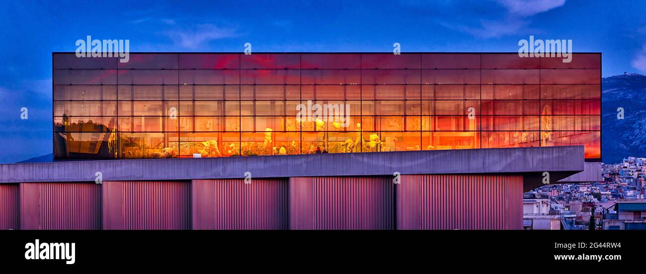 Außenansicht des Akropolis-Museums bei Sonnenuntergang, Athen, Griechenland Stockfoto