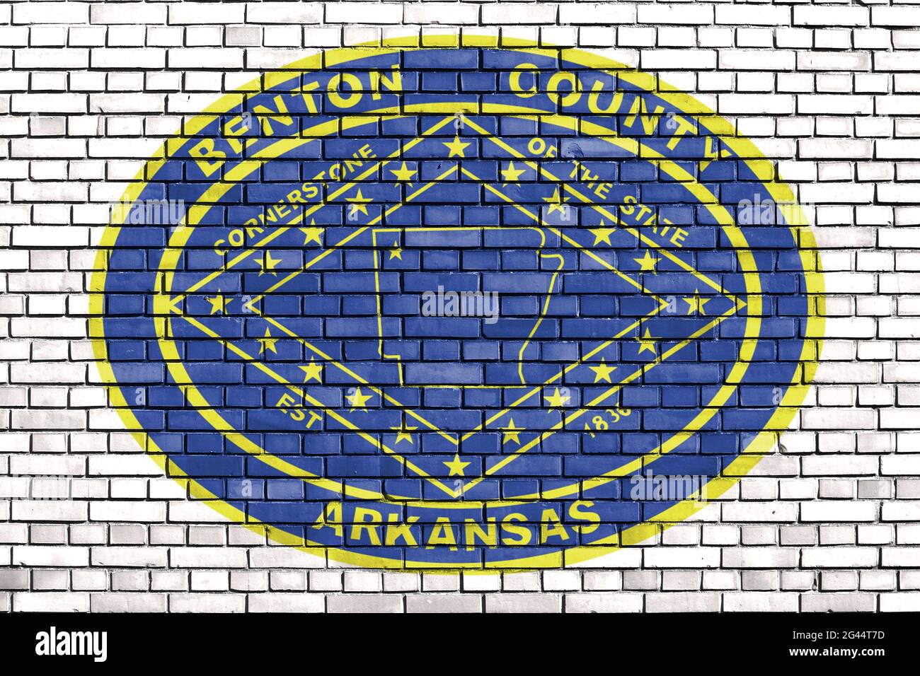 Flagge von Benton County, Arkansas auf Ziegelmauer gemalt Stockfoto