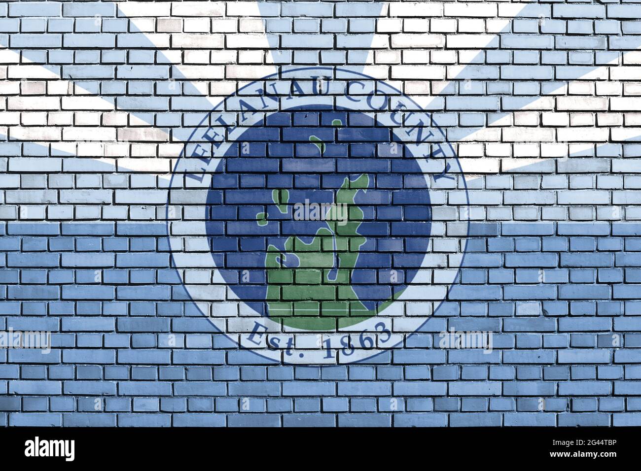 Flagge von Leelanau County, Michigan auf Ziegelmauer gemalt Stockfoto