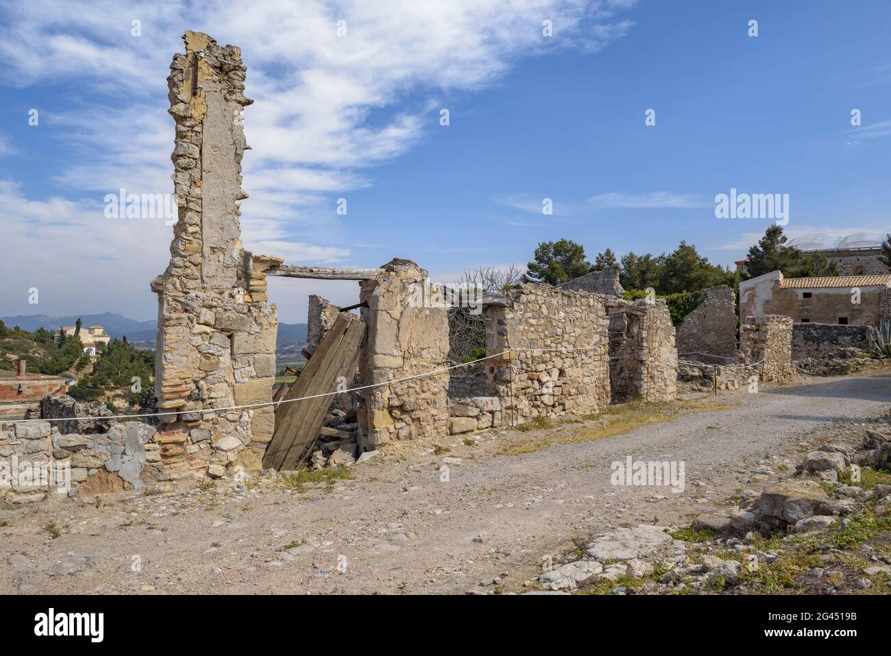 Besuch eines der Räume der Schlacht von Ebro. Poble Vell (Altstadt) von Corbera d'Ebre, während des Spanischen Bürgerkrieges zerstört (Terra Alta, Tarragona) Stockfoto