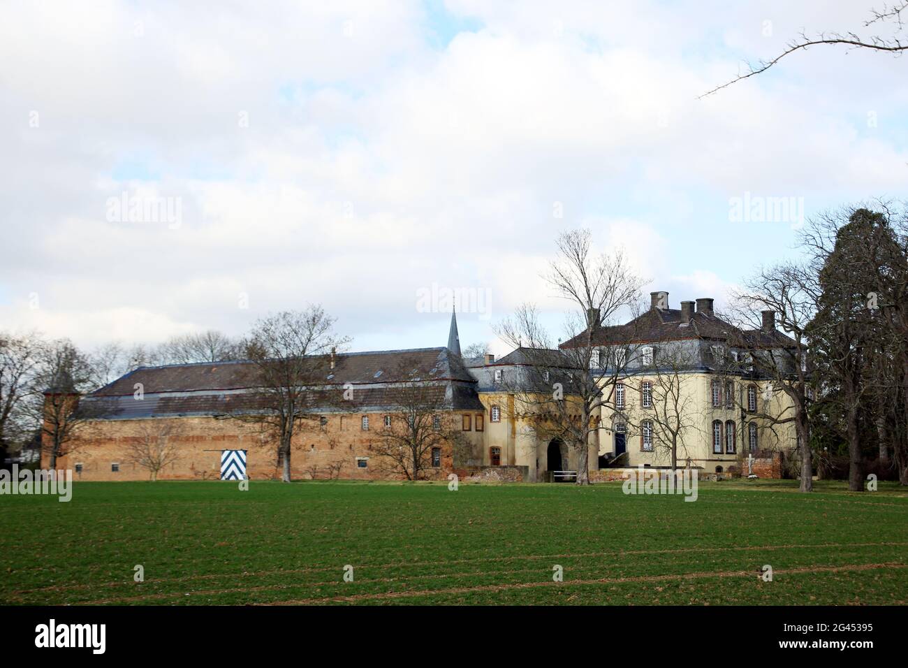 Große Burg KleinbÃ¼llesheim, Wasserschloss aus dem 18. Jahrhundert Stockfoto