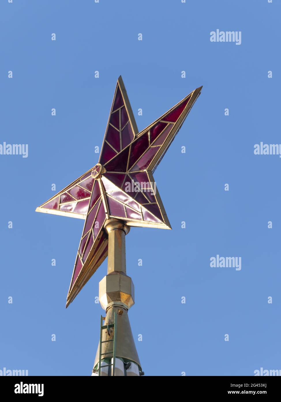 MOSKAU , RUSSLAND, 10. Juni 2019: Rubinstern auf der Spitze des Spasskaya-Turms des Moskauer Kremls am 10. Juni 2019 in Moskau, Stockfoto