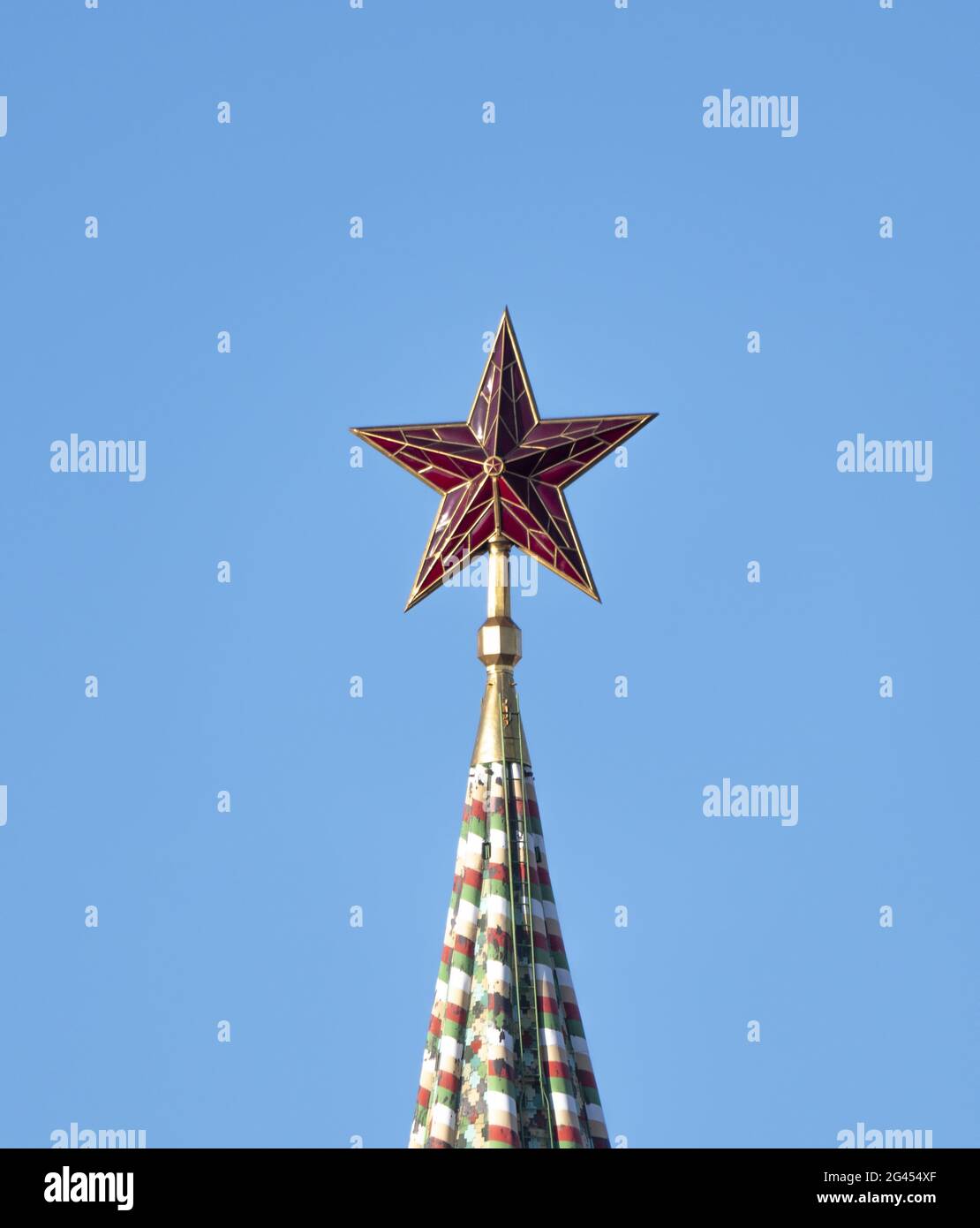 MOSKAU , RUSSLAND, 10. Juni 2019: Rubinstern auf der Spitze des Spasskaya-Turms des Moskauer Kremls am 10. Juni 2019 in Moskau, Stockfoto