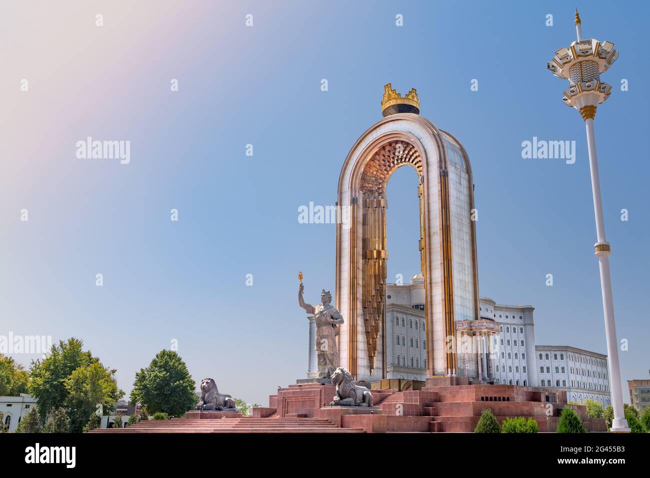 Der zentrale Platz in der Hauptstadt Tadschikistans - Duschanbe. Die Statue des Nationalhelden - SuchergebnisseWeb-ErgebnisseIsmoil Somoni Stockfoto