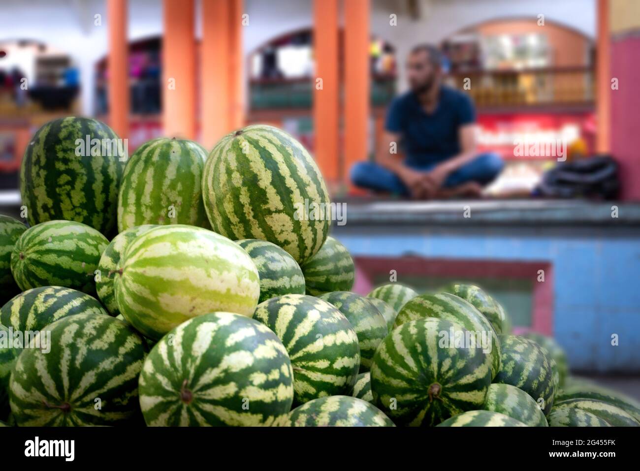 Der Blick auf viele Wassermelonen auf dem zentralen Basar Panjshanbe Bozor in Duschanbe in Tadschikistan Stockfoto