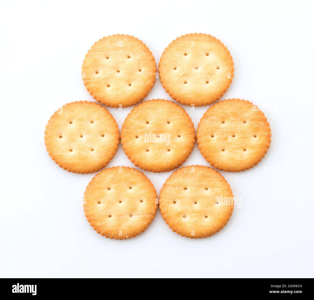 Cracker oder Kekse auf weißem Hintergrund Stockfoto