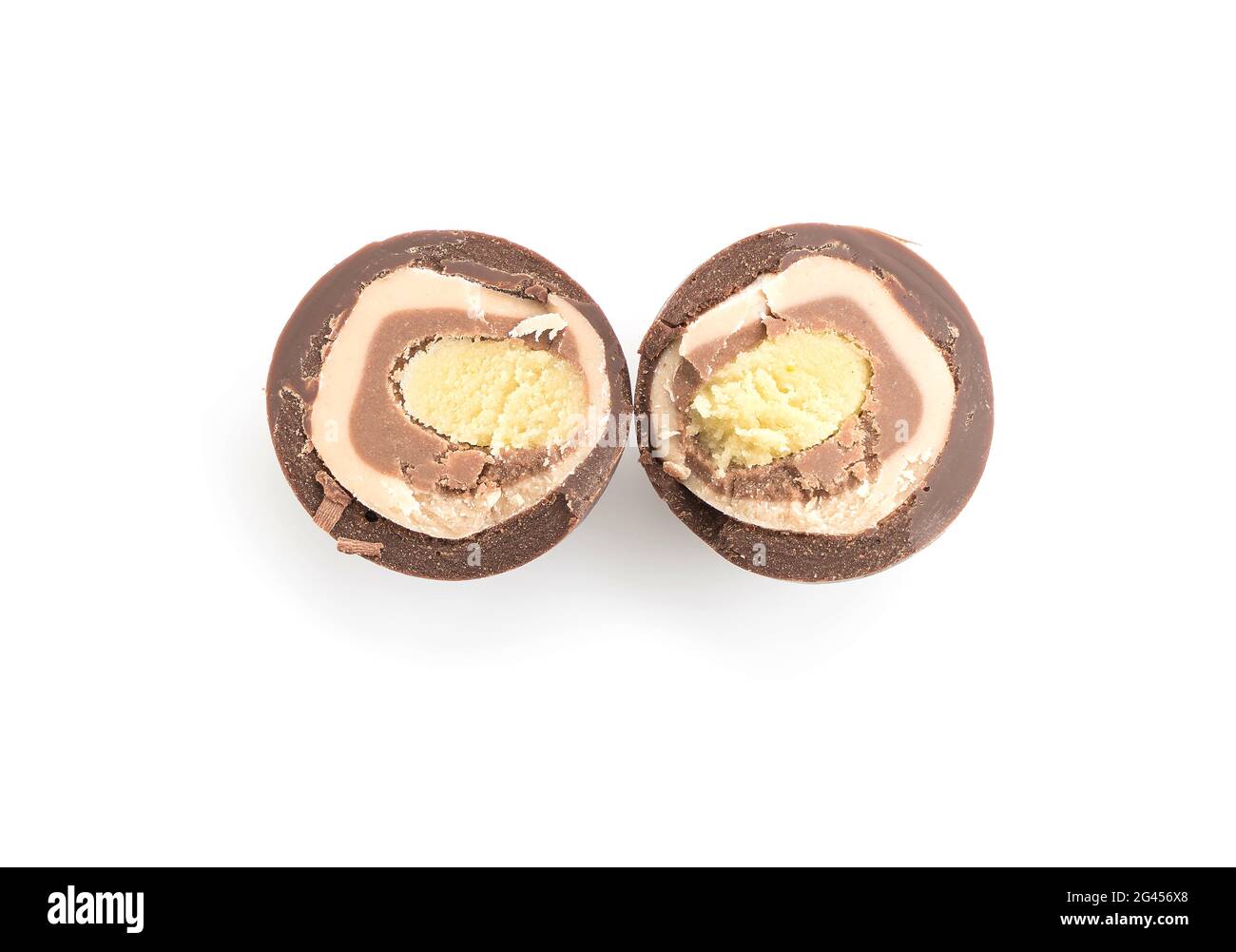 Milchschokoladenkugel auf weißem Hintergrund Stockfoto