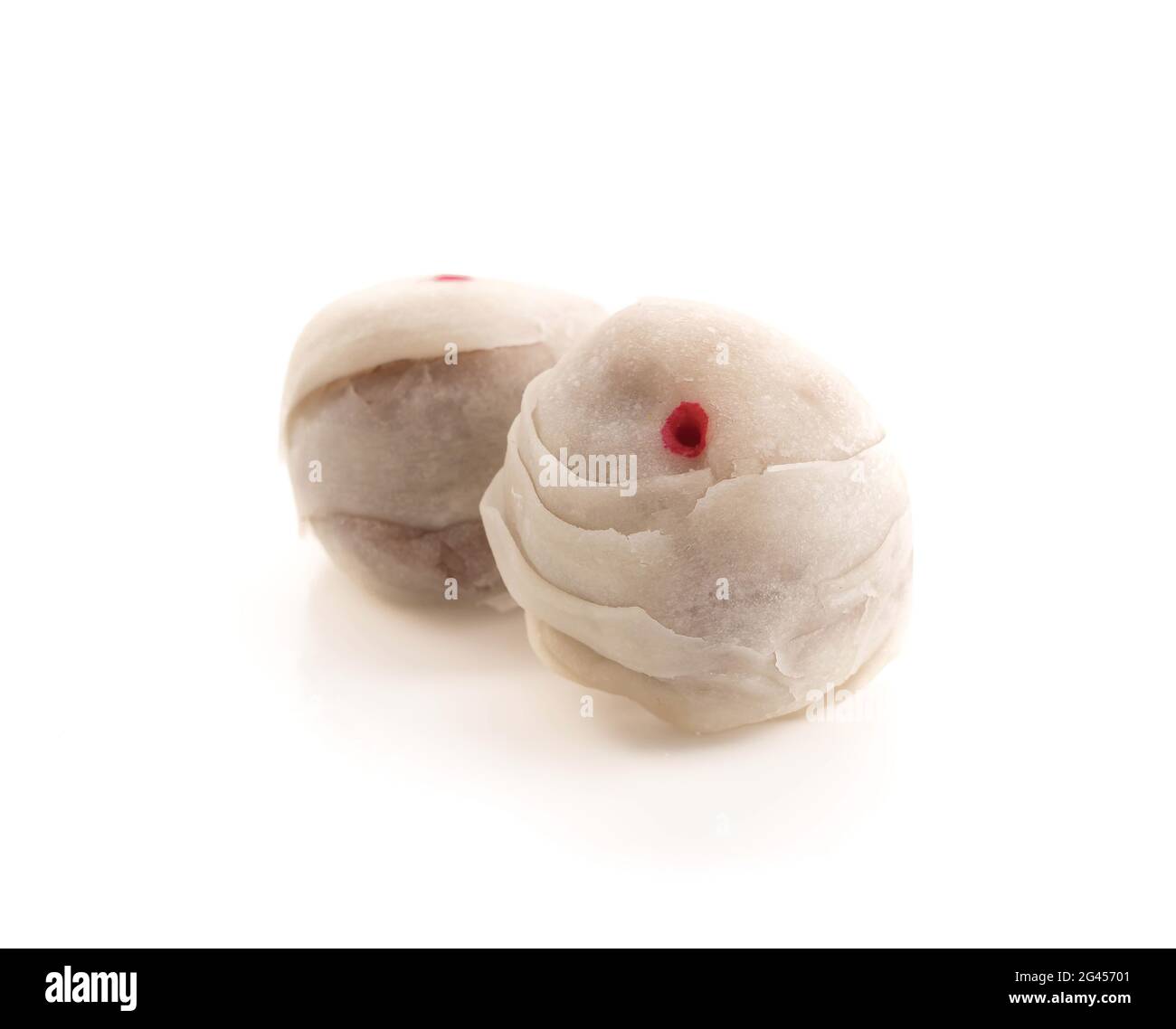 Chinesische Konditorei-Mungbohne auf weißem Hintergrund Stockfoto