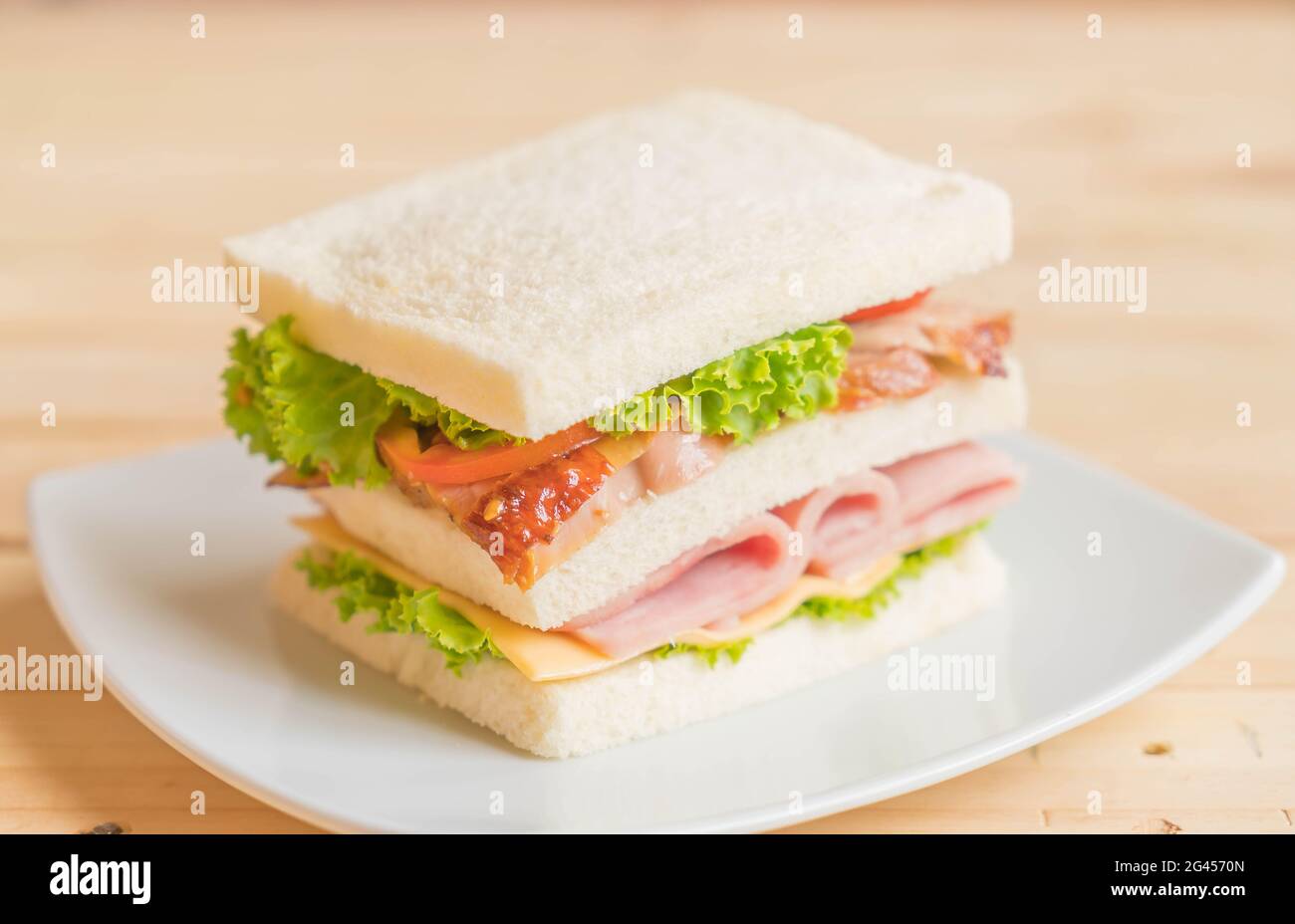 Sandwich auf Holz Hintergrund Stockfoto