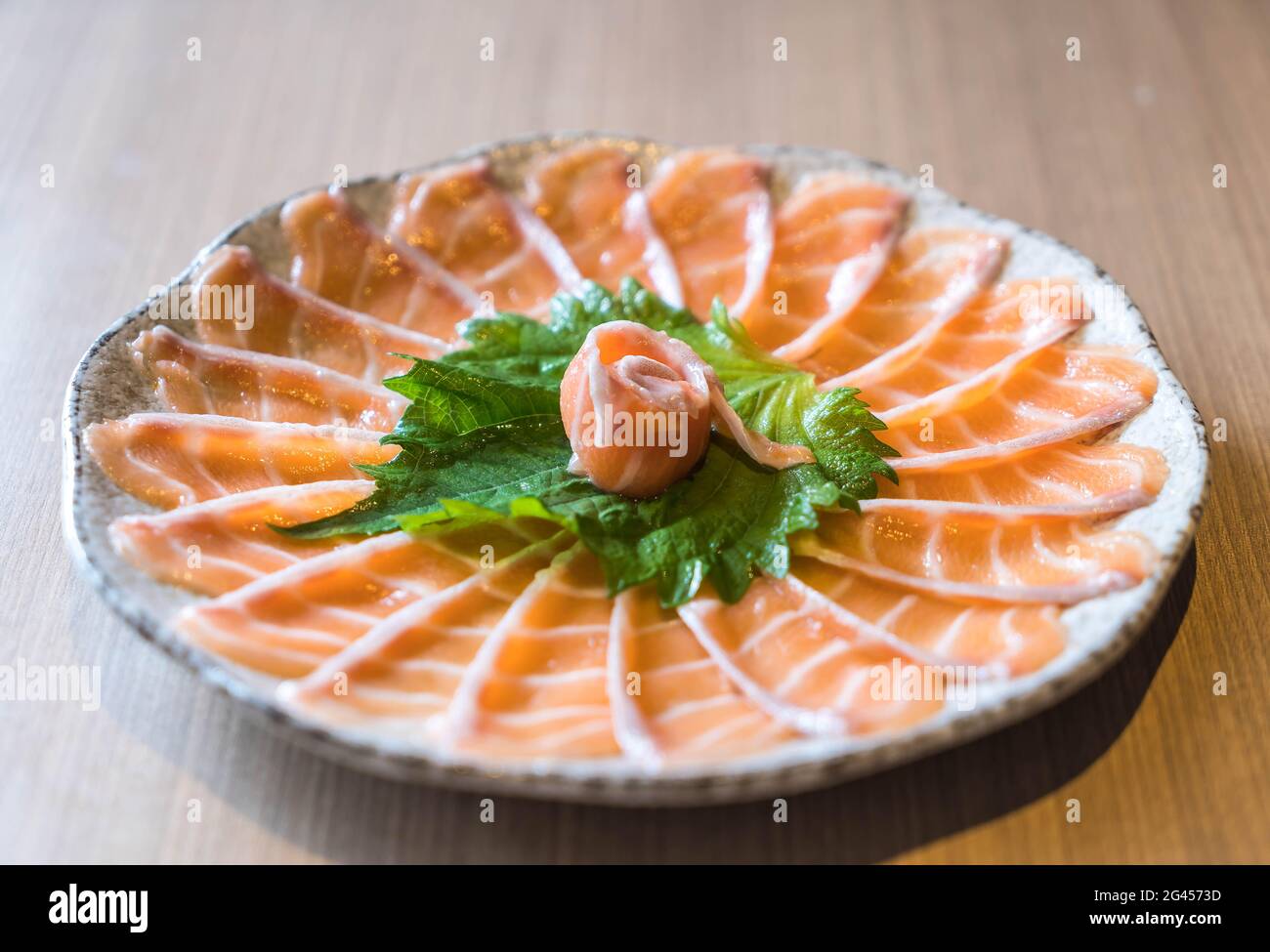 Lachs-Sashimi in Scheiben - Japanisches Essen Stockfoto