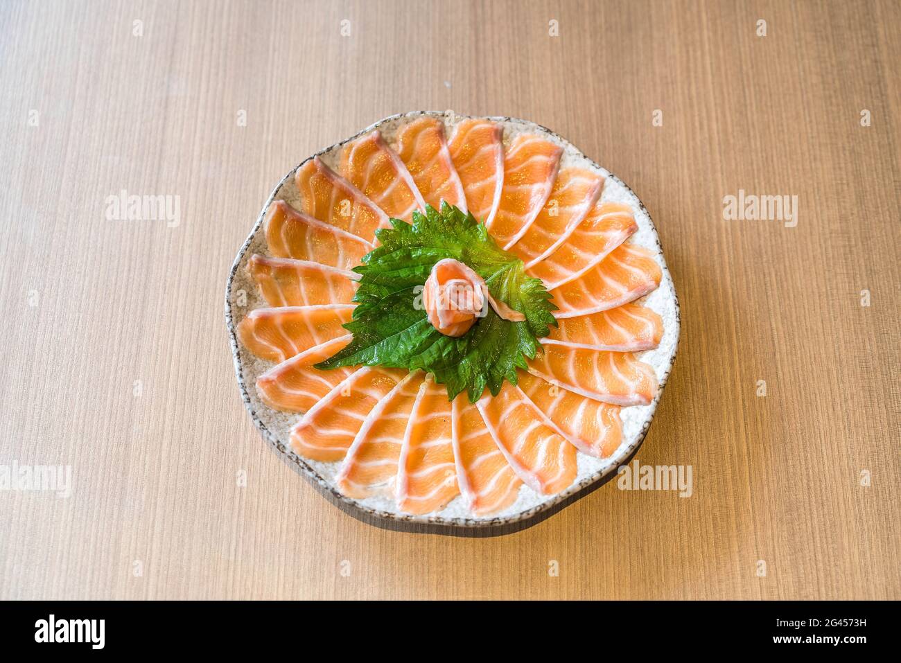 Lachs-Sashimi in Scheiben - Japanisches Essen Stockfoto