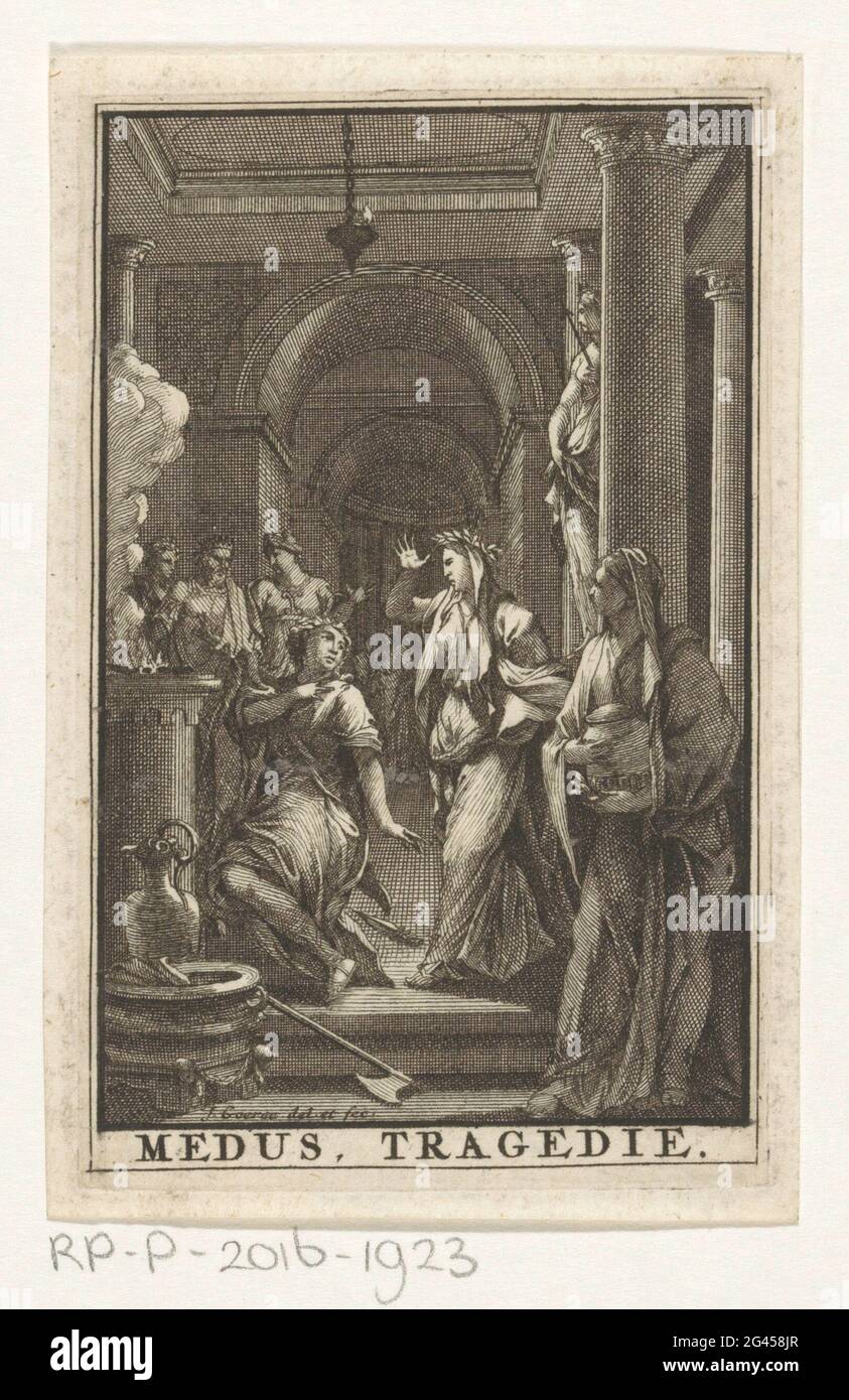 Medusa im Tempel von Diana; Titelseite für: François Michel Chrétien Deschamps, Medus, Tragödie, 1739. In einem Tempel gibt es eine Frau, möglicherweise Medusa, für einen brennenden Altar. Sie blickt zurück auf eine verspielte Frau. Vorne rechts ist eine Frau mit einem Krug. Links im Hintergrund wird ein König von zwei Frauen begleitet. Rechts ein Bild von Diana. Stockfoto