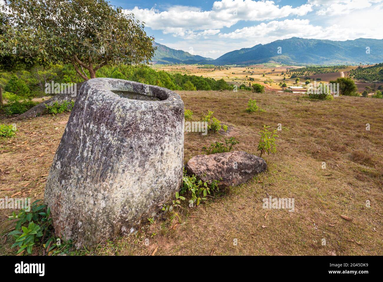 Steinkrug auf der Ebene von Jars, Laos Stockfoto