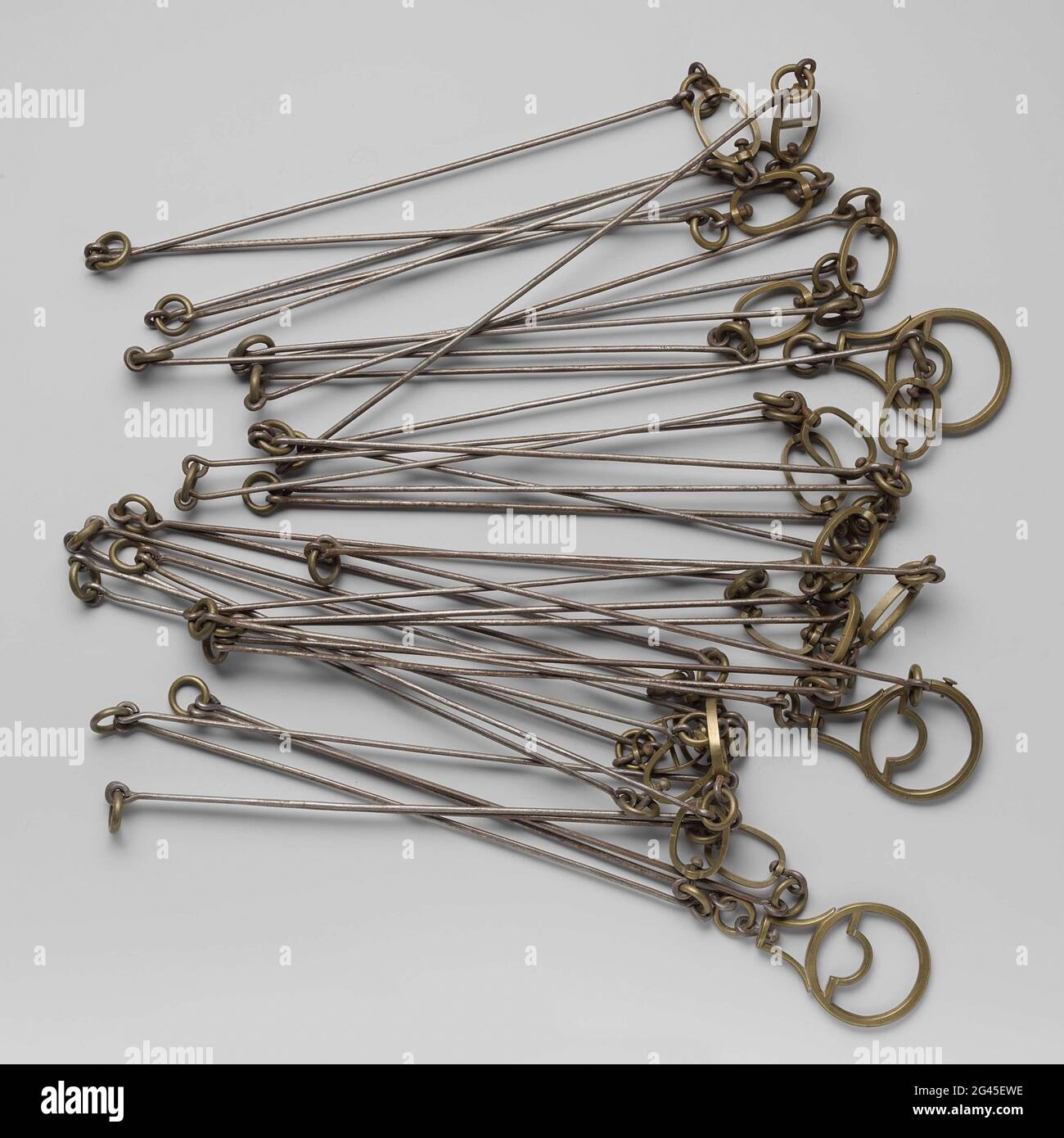 Land Meter Kette von 20 Metern. Messkette mit Federring in zwei Teilen von 10 Metern zu teilen. Pro Link 50 Zentimeter (von Ring zu Ring). Ausgestattet mit ovalem Ring mit zwei Gliedern. Ein runder Messinggriff am Anfang. Stockfoto