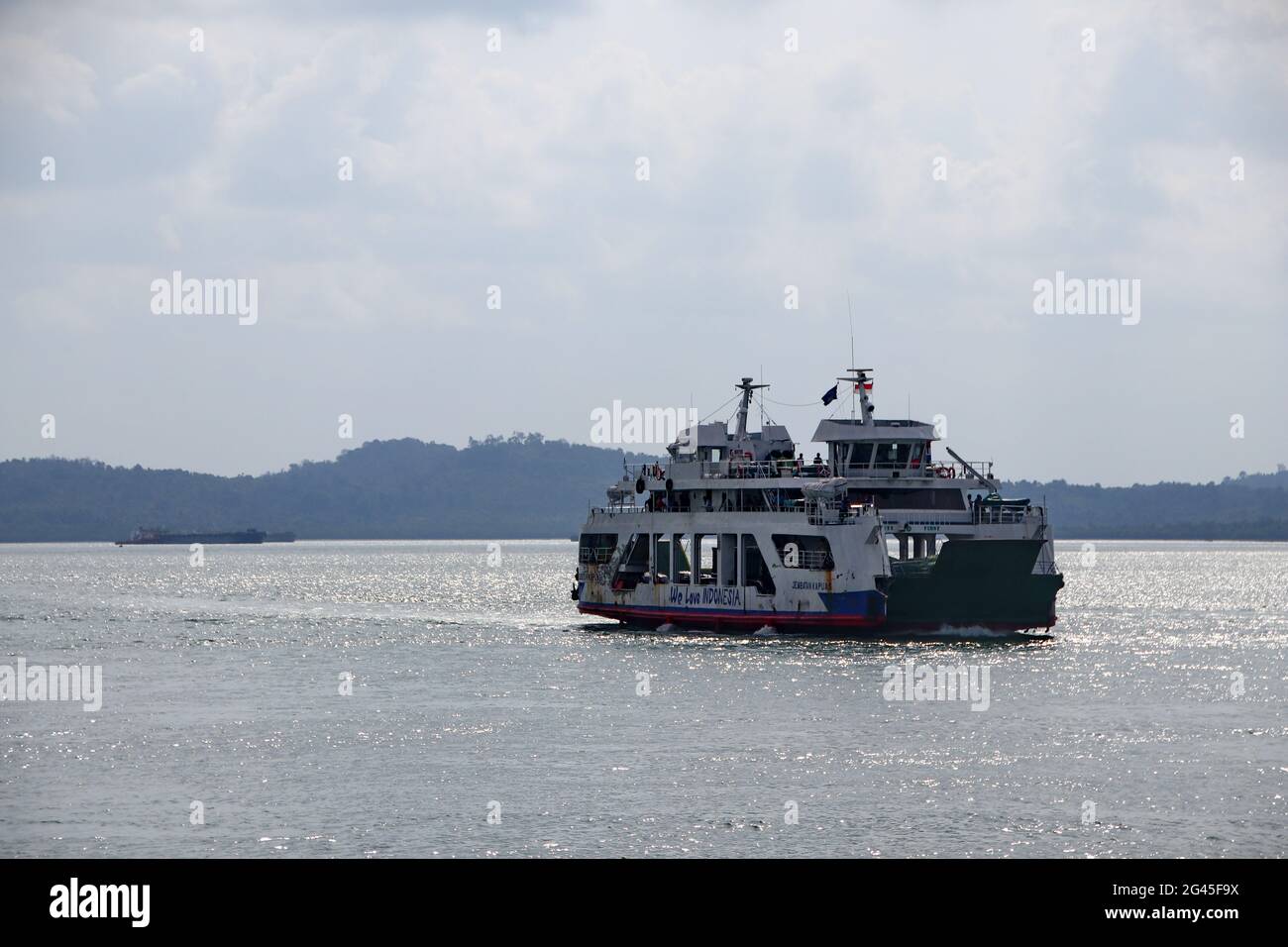 Fähre auf dem Meer. Transport. Schifffahrt, Tanjung Pinang Riau-Inseln Stockfoto