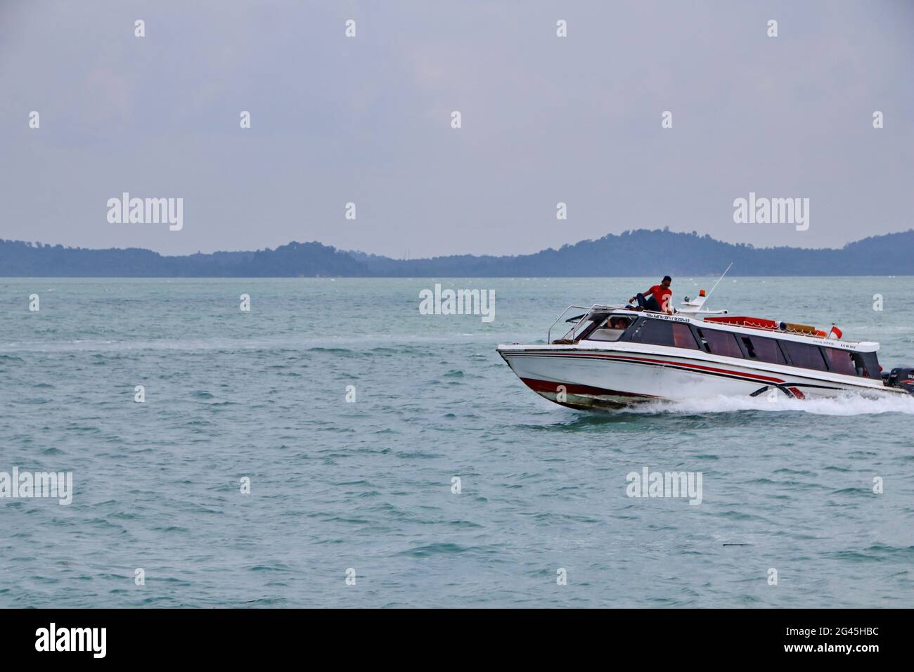 Fähre auf dem Meer. Transport. Schifffahrt, Tanjung Pinang Riau-Inseln Stockfoto