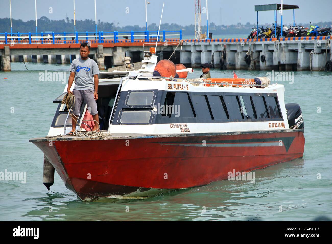 Fähre auf dem Meer. Transport. Schifffahrt, Tanjung Pinang Riau-Inseln Stockfoto