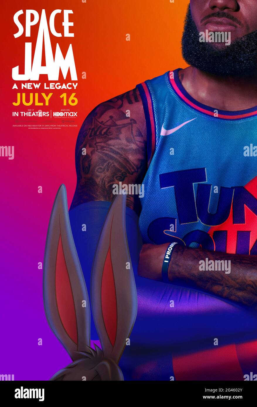 Space Jam: A New Legacy (2021) unter der Regie von Malcolm D. Lee mit LeBron James, Zendaya und Don Cheadle. NBA-Superstar LeBron James schließt sich mit Bugs Bunny und dem Rest der Looney Tunes zusammen, um diese lang erwartete Fortsetzung zu spielen. Stockfoto