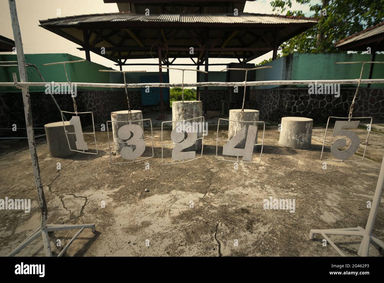 Elefantenattraktion im Sumatran Elefantenrehabilitationszentrum im Way Kambas Nationalpark, Indonesien. Stockfoto