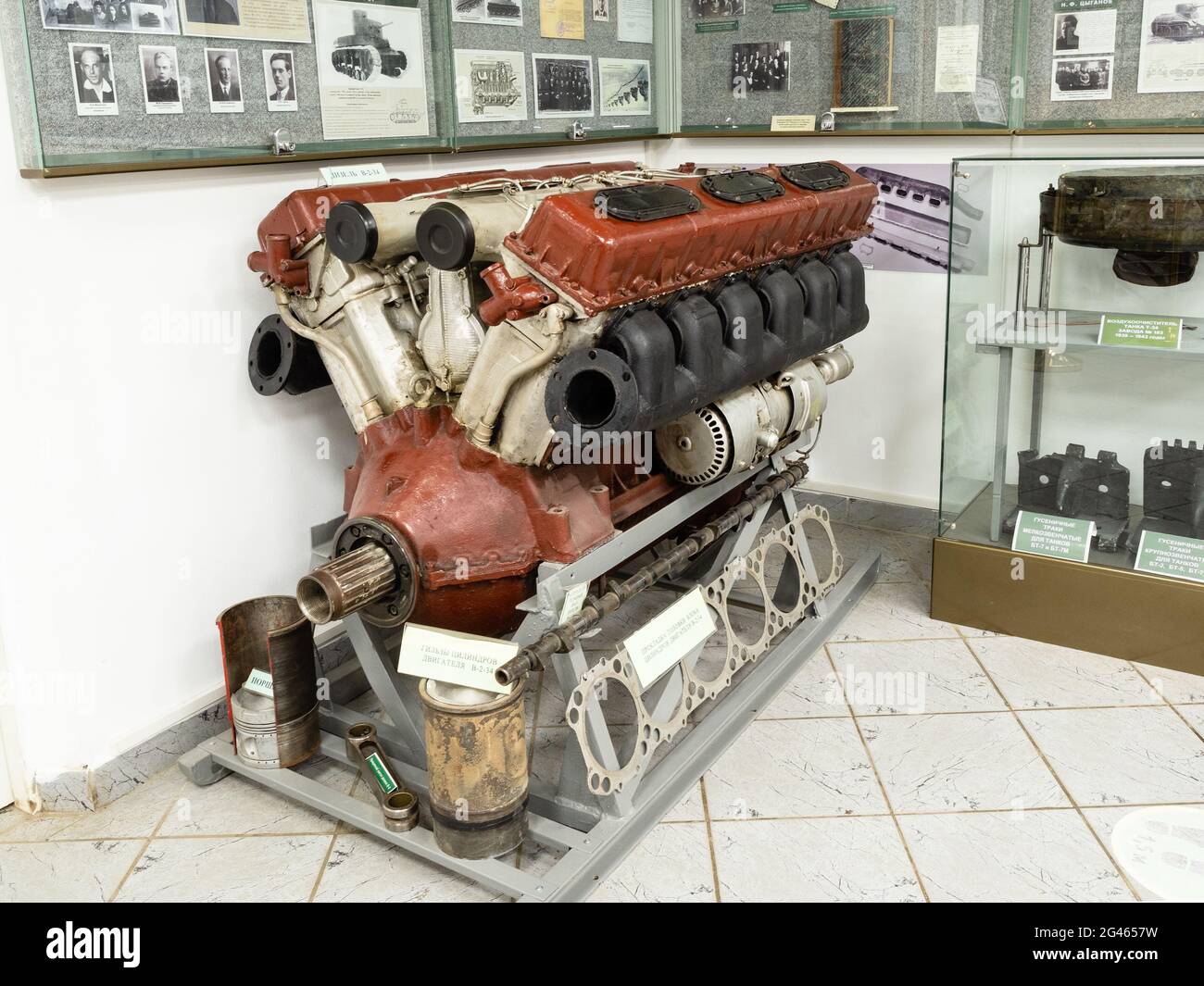T 34 motor -Fotos und -Bildmaterial in hoher Auflösung – Alamy