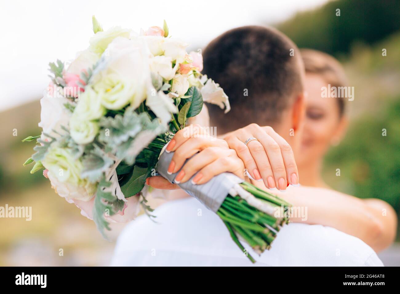 Hochzeit Brautstrauß von Lisianthus und Cineraria Silber im Stockfoto