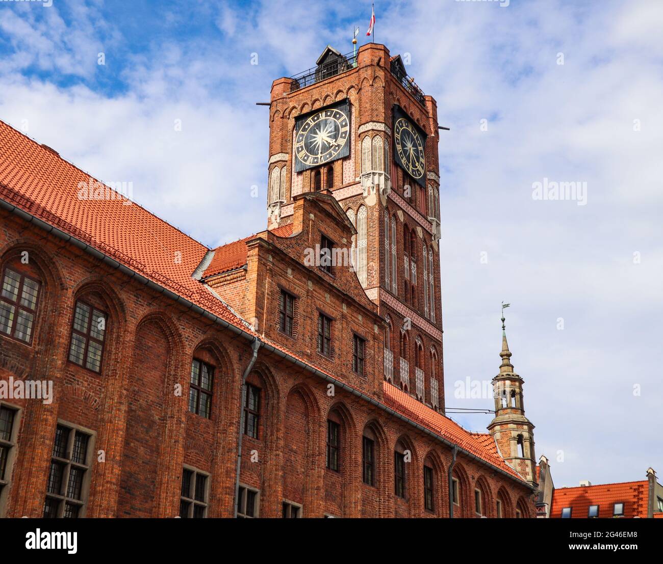 Turm des Alten Rathauses (ratusz Staromiejski) in Torun, Polen. August 2019 Stockfoto