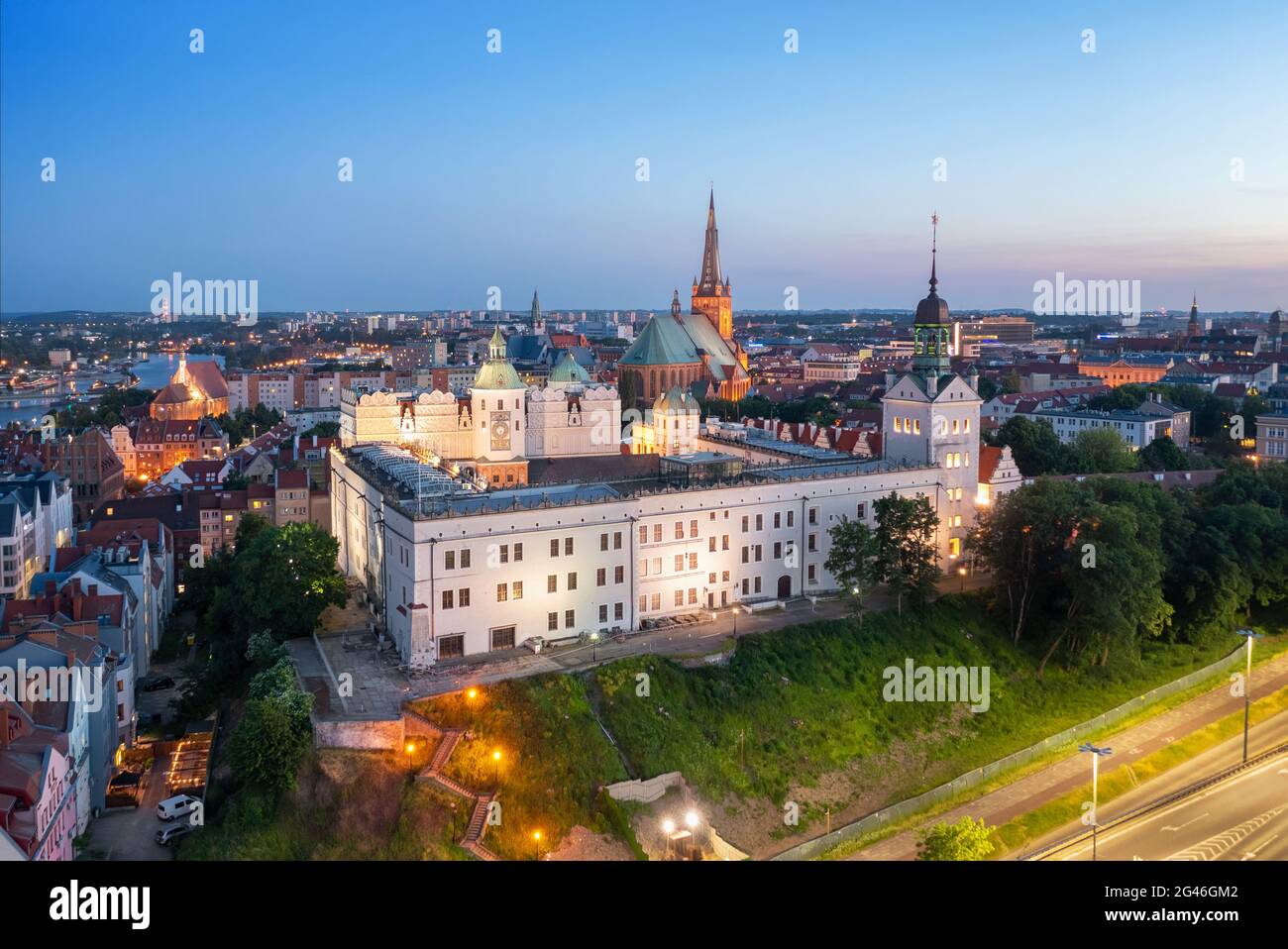 Stettin, Polen. Luftaufnahme des historischen Schlosses der Herzöge von Pommern in der Abenddämmerung Stockfoto