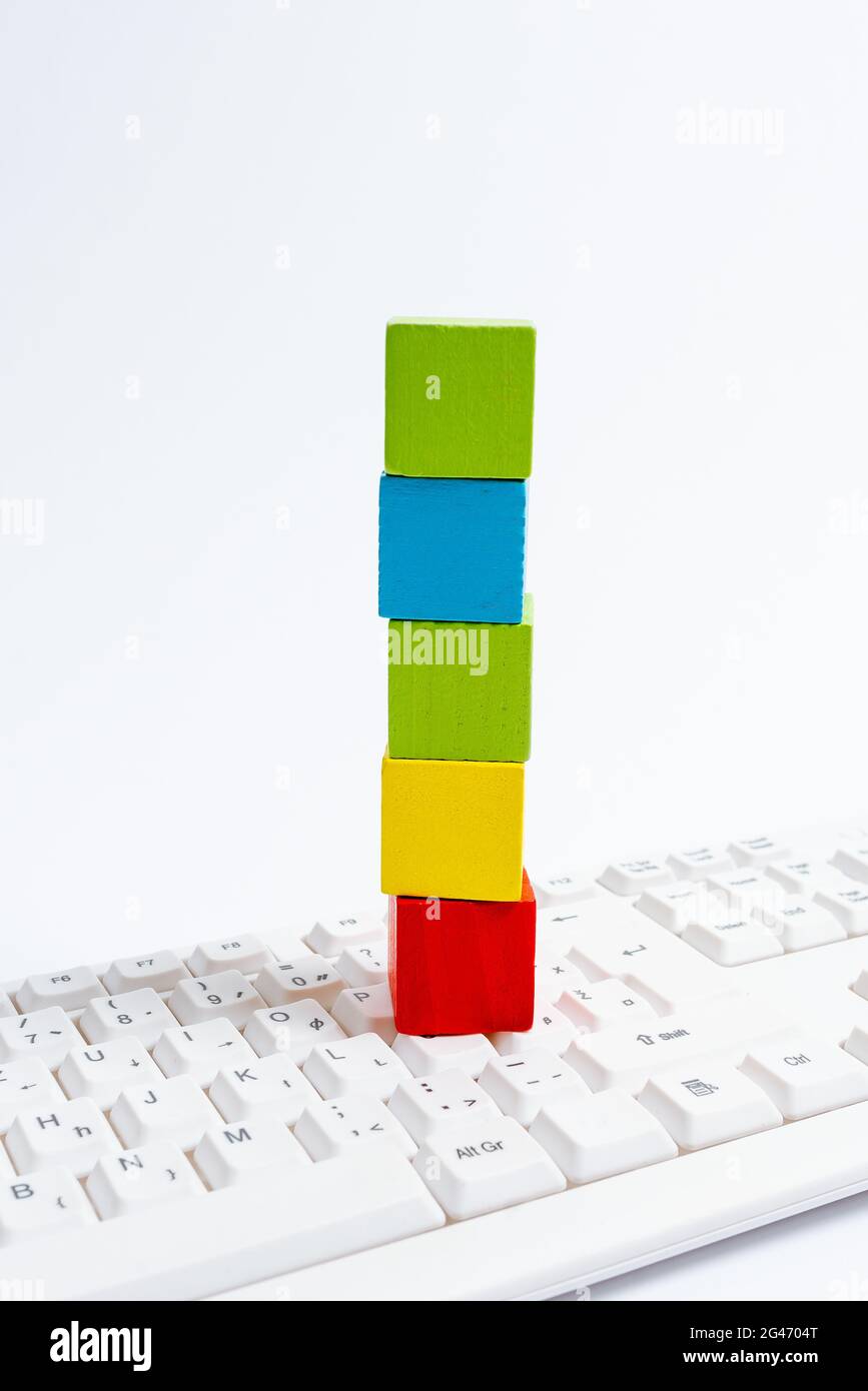 Stack On Computer Keyboard.Laptop Für Die Eingabe Neuer Ideen Und Planung Bau.Moderne Informationsmedium Für Das Lernen Freizeit Stockfoto