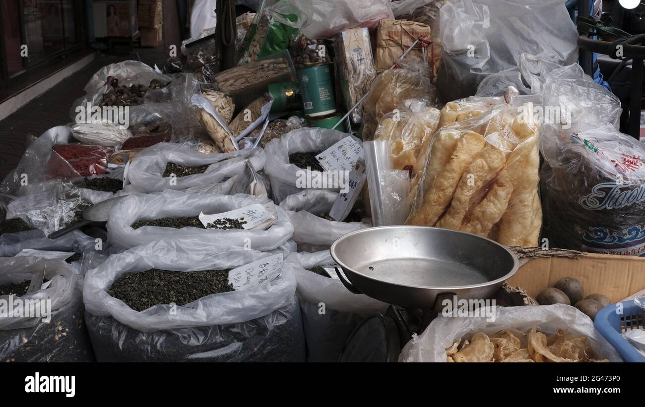 Gewürze Kräuter getrocknete Lebensmittel Rohstoffe Chinatown Market Area Bangkok Thailand Stockfoto