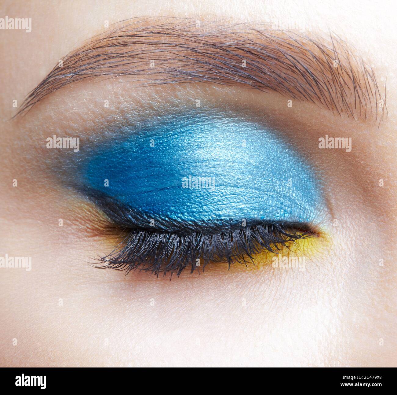Closed Eye Eyeliner Stockfotos Und Bilder Kaufen Alamy