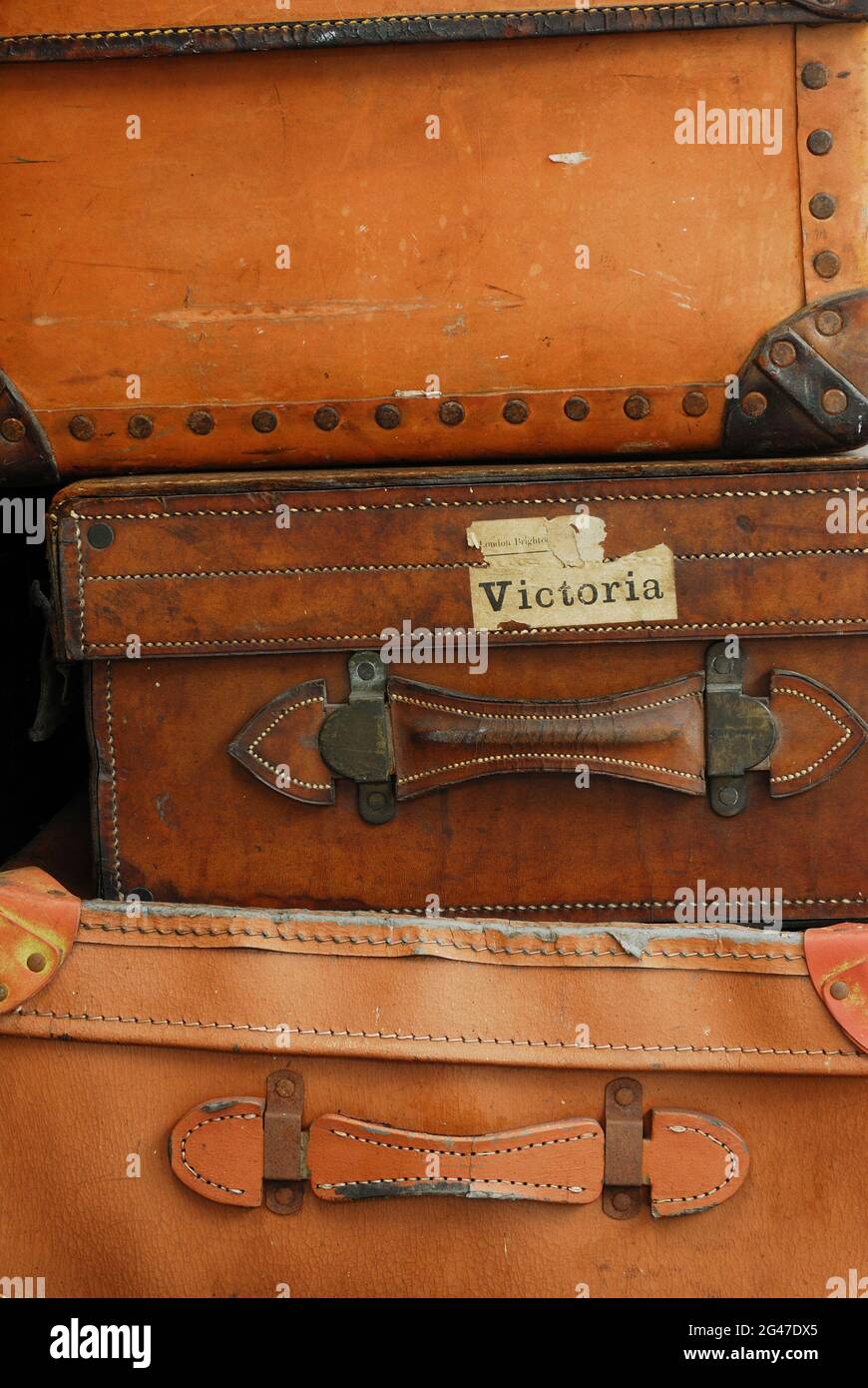 Koffer auf dem Trolley auf dem Bahnsteig der Llangollen Station, Nord Wales. Stockfoto