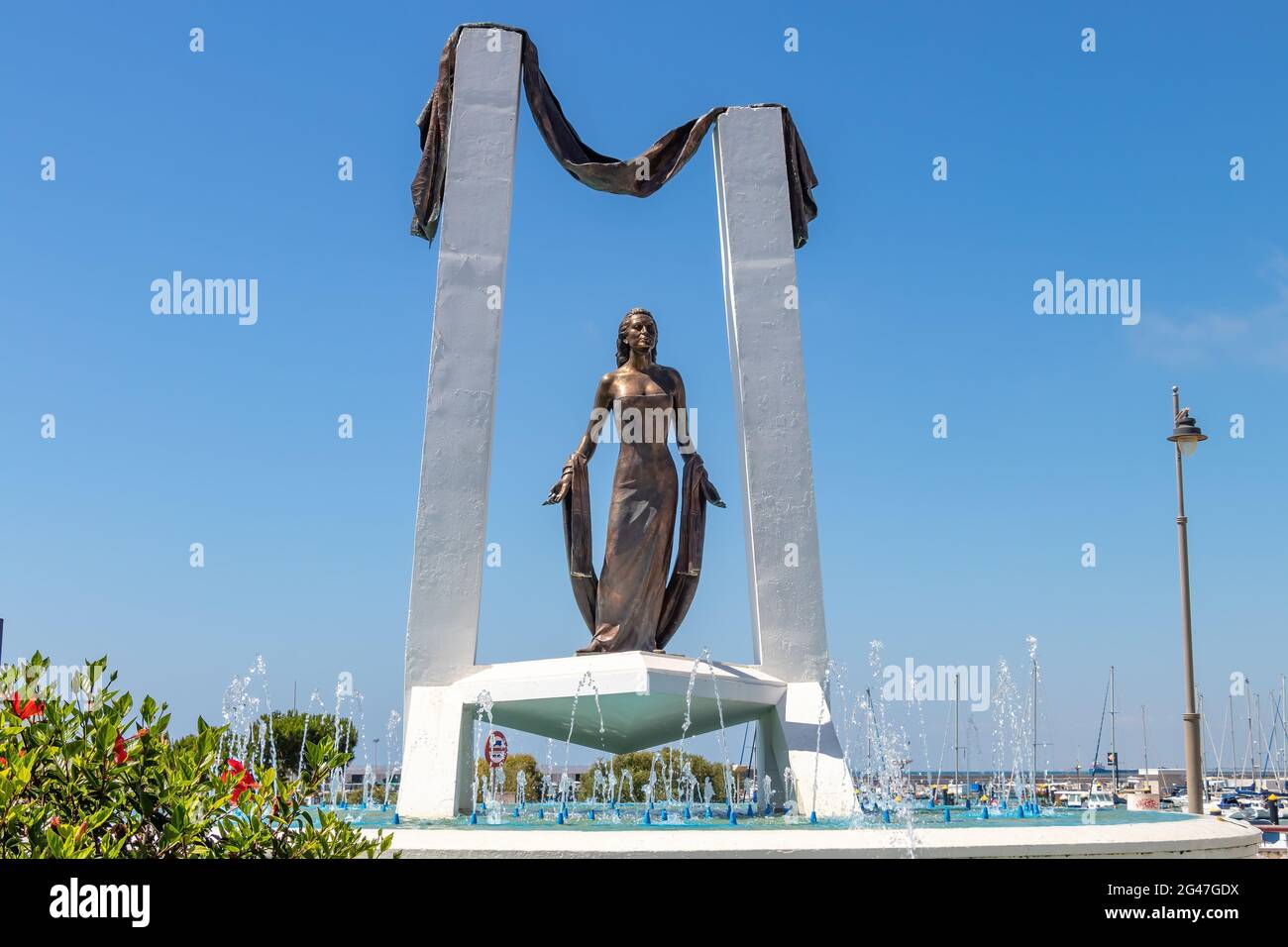 Chipiona, Cádáz, Spanien - 13. Juni 2021: Rocío Jurado Monument berühmte andalusische Kantaora in Chipiona, Cádáz, Andalusien, Spanien Stockfoto