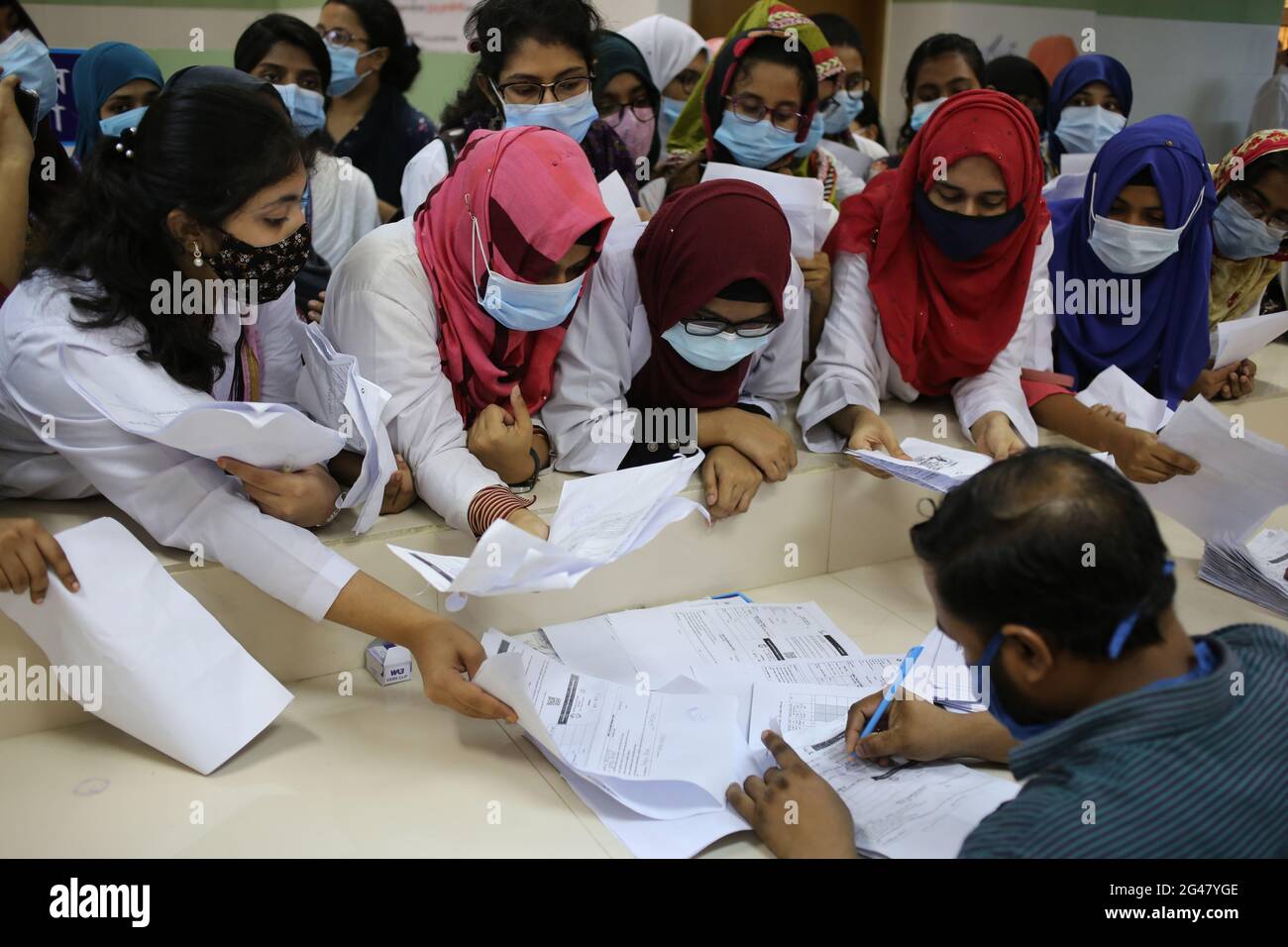Sylhet, Bangladesch. Juni 2021. Medizinstudenten führen ...
